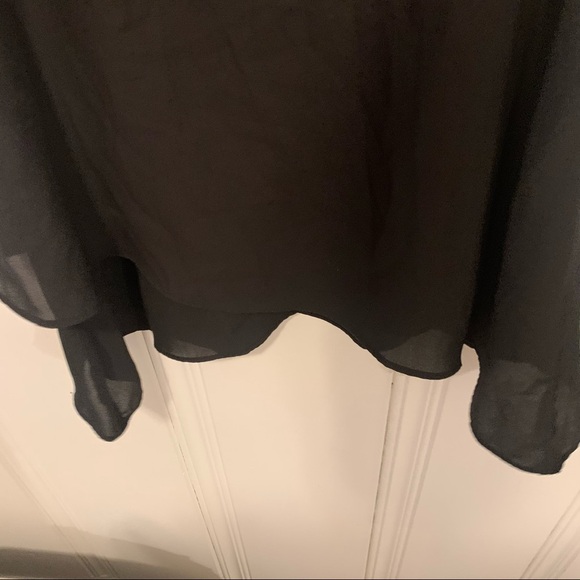 ⭐️ BCX Black Ruffle Layer Hem Chiffon Sleeveless Top Size Medium EUC - Picture 3 of 5